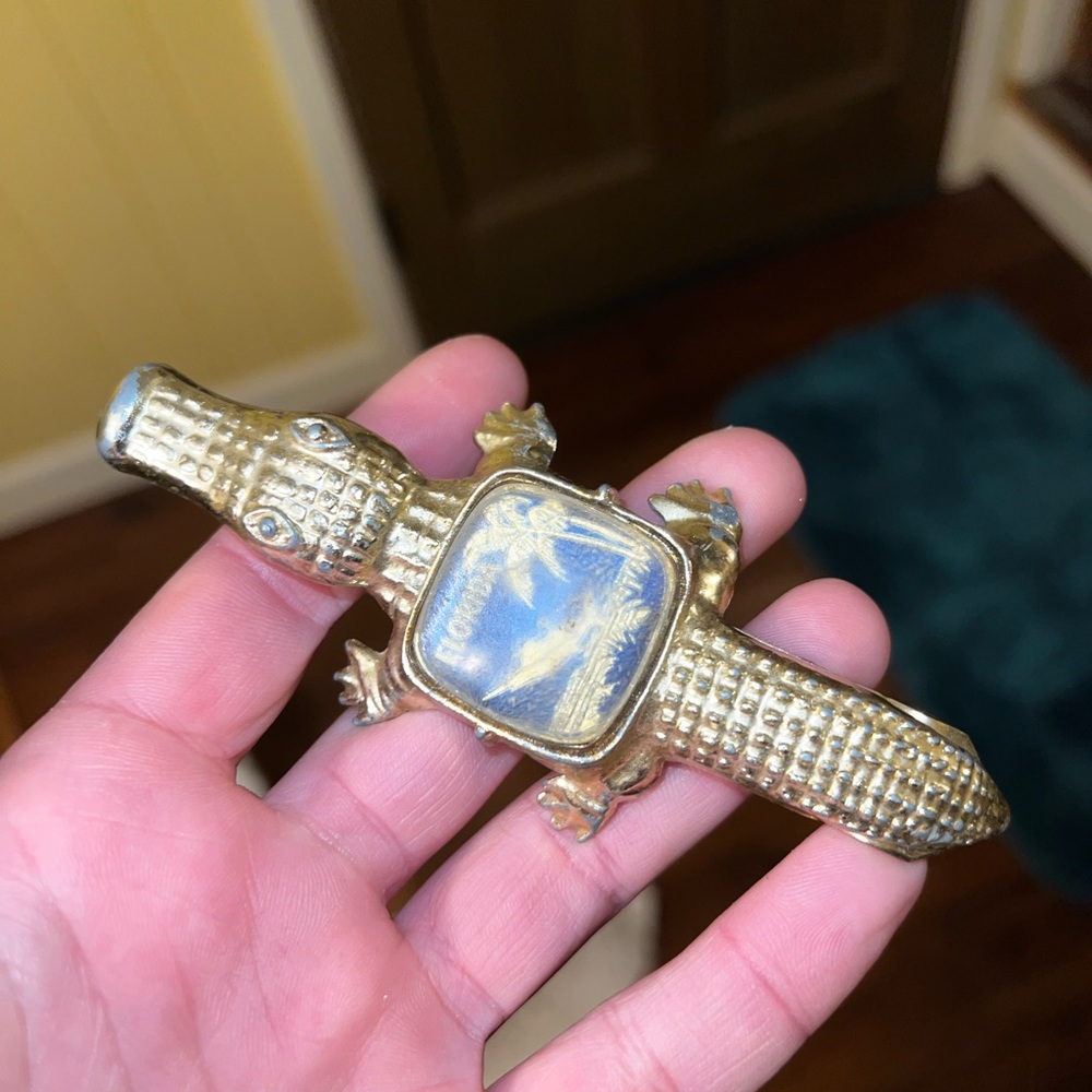 ⭐️Vintage Gold Tone Metal Florida Alligator Bottle Opener - Picture 2 of 8